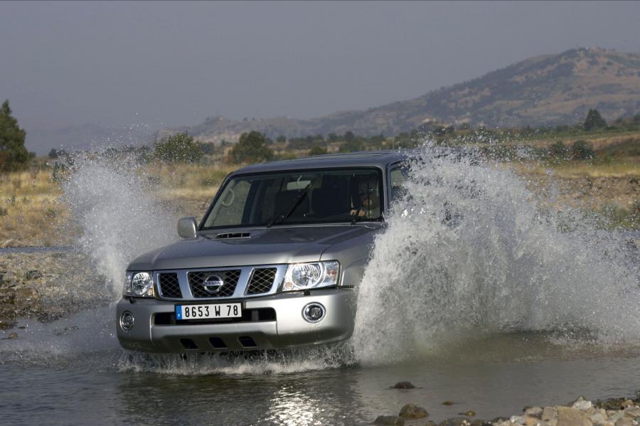  Nissan Patrol 2005 года  (фото 15 из 18)